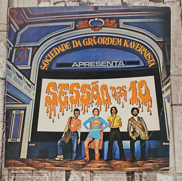 Sociedade Da Grã-Ordem Kavernista Apresenta: Sessão Das 10; Veleiro- 2.110; Disco e capa em muito boas condições (ambos VG+); LP DISCO DE VINIL.