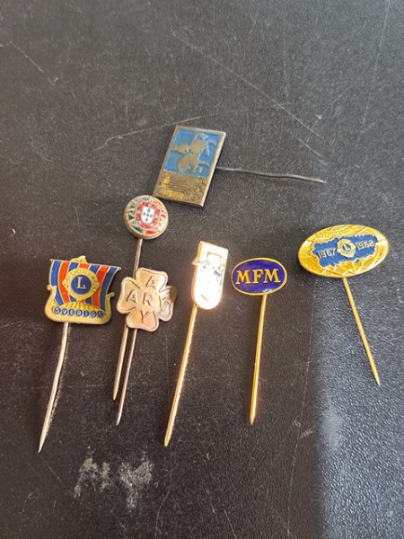 LOTE COM 7 PINS ANTIGOS DIFERENTES