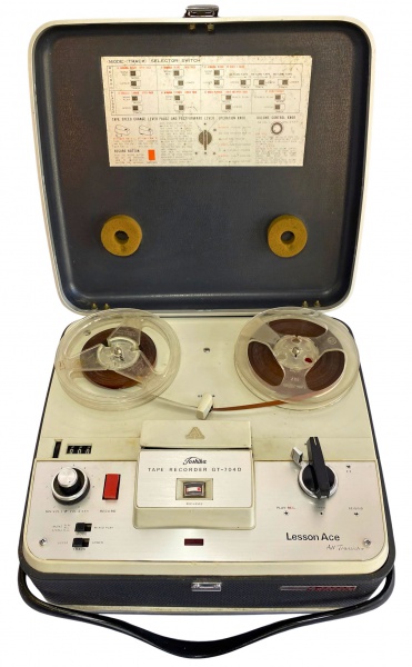 Antigo gravador de rolo TOSHIBA - Tape Recorder Modelo GT-704D