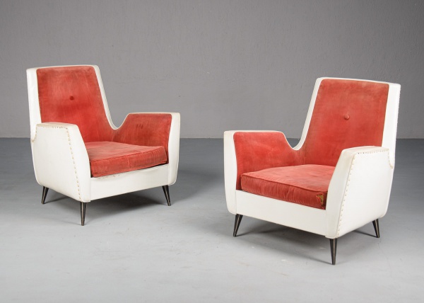 GIUSEPPE SCAPINELLI- RARO PAR DE POLTRONAS EXECUTADA EM MADEIRA NOBRE COM TAPEÇARIA ORIGINAL DE ÉPOC