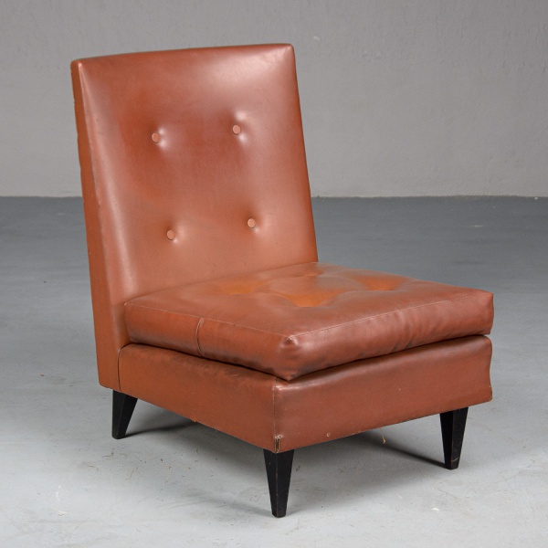 TENREIRO- BELA POLTRONA BAIXA EXECUTADA EM MADEIRA NOBRE COM BELO ACABAMENTO NA PARTE INTERNA E TAPE