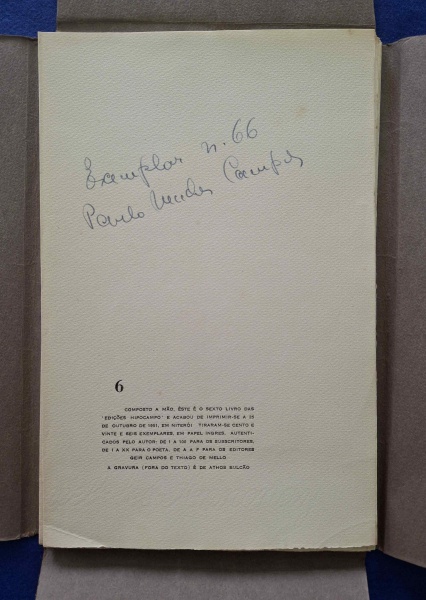 LIVRO - A PALAVRA ESCRITA de Paulo Mendes Campos, ilustração fora do texto, de Athos Bulcão. 6º livro das Edições Hipocampo. 1951. Assinado e numerado nº 66 de 100 exs. Composto a Mão, são nove cadernos soltos em capa envelope original. Raro. 24,5x16,5