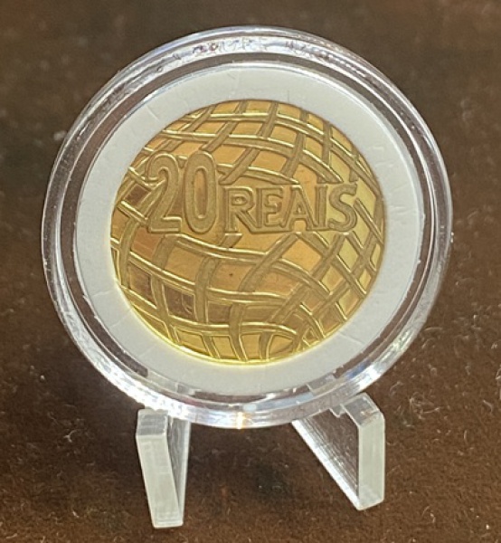 MOEDA DO BRASIL 20 REAIS 1994  BRASIL TETRA CAMPEÃO DO MUNDO  "CAMPEÃO MUNDIAL DE FUTEBOL"OURO 900 PESO: 8g  DIÂMETRO: 22mm. ACOMPANHA ESTOJO E CERTIFICADO.