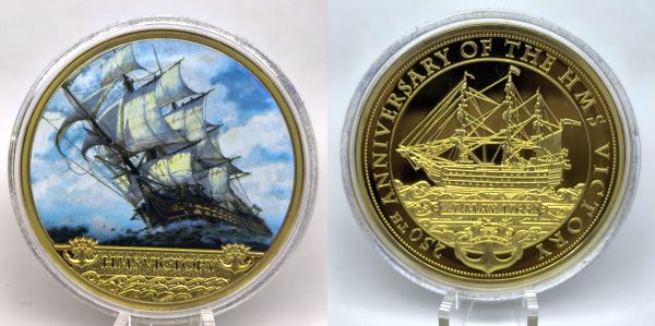 ESTADOS UNIDOS - MEDALHA EM COBRE BANHADO EM OURO PERTENCENTE AO CONJUNTO 250 ANOS DO NAVIO HMS VICTORIA ENCAPSULADA COM CERTIFICADO DE AUTENTICIDADE - DIÂMETRO DE APROXIMADAMENTE 50 MM E PESO APROXIMADO DE 50GR - O CONJUNTO TODO SERÁ OFERTADO NESSE LEILÃO, QUEM COMPRAR MAIS LOTES ENTRE O 1 E 6 (6 LOTES DO CONJUNTO COMPLETO) GANHARA ESTOJO COM O CERTIFICADO.