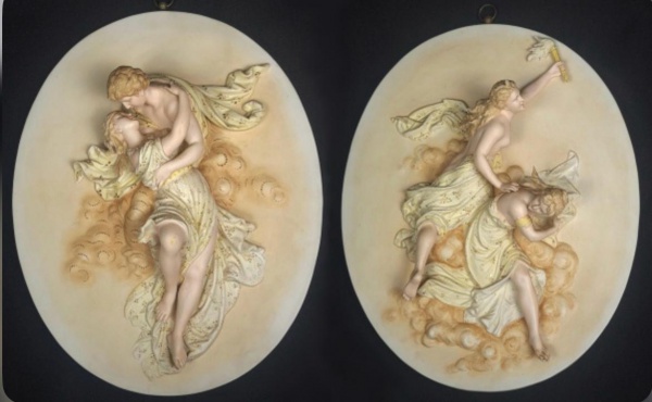 RR447 - VENUS E ADONIS GRANDES E MAGNIFICAS PLACAS EM PASTA DE PORCELANA COM SUAVE COLORAÇÃO. IMPECÁVEISE BELISSIMAS. APRESENTAM A REPRESENTAÇÃO DO EPISÓDIO MITOLÓGICO DA PAIXÃO DE VENUS POR ADONIS IMORTALIZADA TAMBEM NA OBRA DE WILLIAN SHEAKSPEARE. EM UM