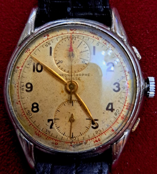 CA165 - Relogio Chronograph Suisse,   relógio à corda manual, movimento com roda de coluna calibre Vênus 170, caixa de níquel com estilo art decó e fundo em aço inoxidável.  Mostrador original patinado. Fabricado na década de 1940, na Suíça.