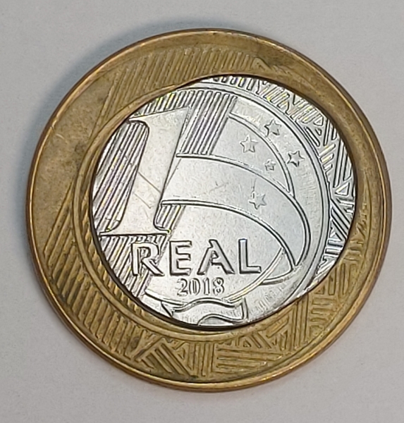Moeda com Defeito, 1 real, 2018, centro deslocado