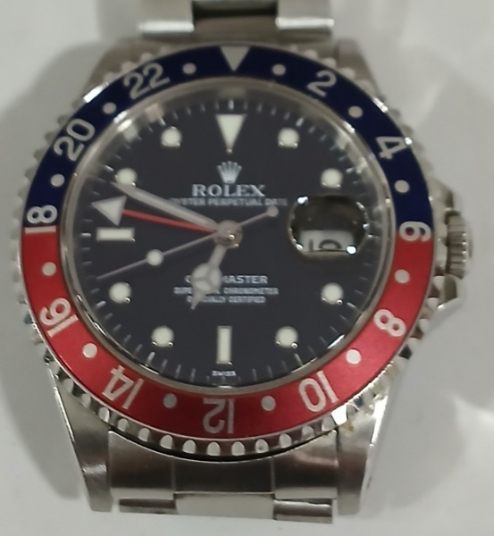 RELÓGIO ROLEX GMT MASTER - 40MM - AUTOMÁTICO FUNCIONANDO PERFEITAMENTE PORÉM SEM GARANTIAS FUTURAS - ANO 2000 VISOR EM SAFIRA - ACOMPANHA CERTIFICADO
