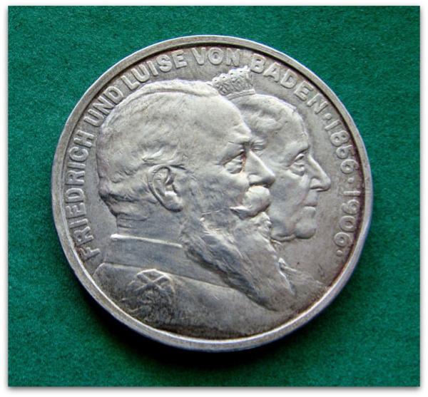 COD.1300 - Rara - Baden - 1906 - Prata .900 - Frederico I - 5 Marcos - 27,77g - 38mm - KM#277 - Cunhagem: 60.000 - Excelente Estado de Conservação - Oportunidade