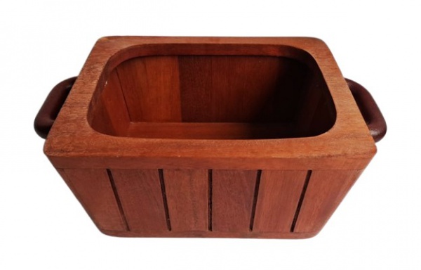 Caixa suporte para pote de sorvete em madeira. Medidas 28x16x10cm.