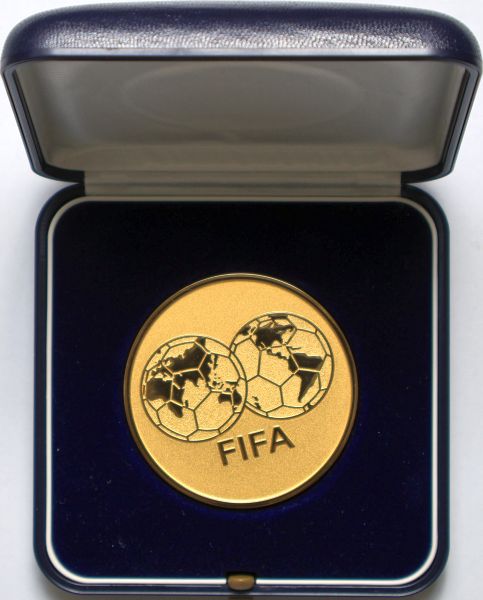 Medalha da FIFA - 1998 - 51º Congresso da FIFA em Paris (Copa da França) - 50 mm - OFICIAL - Na caixa