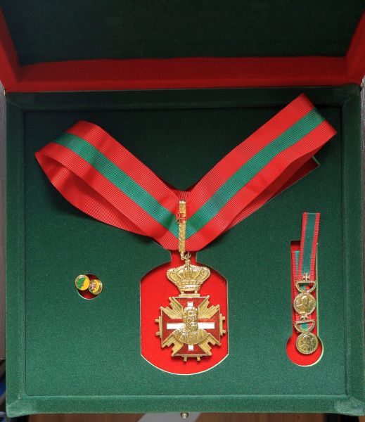 Condecoração do Brasil - Pedro Álvares Cabral, descobridor do Brasil - Sociedade Brasileira de Heráldica - Colar, miniaturas e botões - 85 x 55 mm - Na caixa