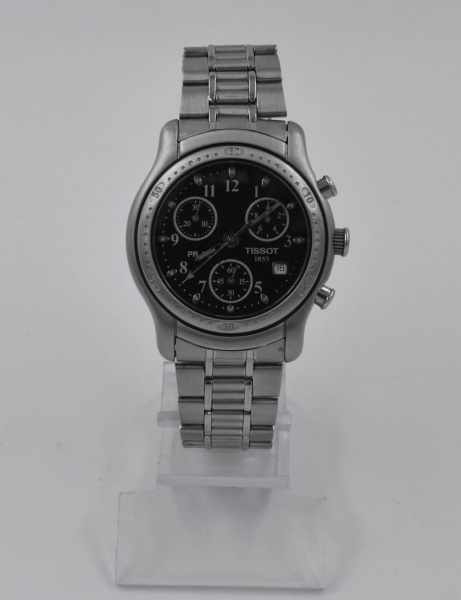 TISSOT PR 50 - Relógio Masculino Com Caixa em Aço Inox Medindo 39,0mm. Mostrador Negro Com Janela de