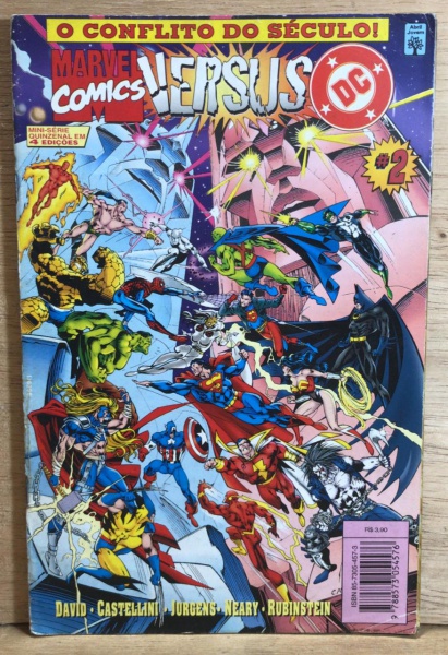 Joias . REVISTA HQ - MARVEL Comics versus DC n.2 - 1997 - dobra e grampo - com leves ...