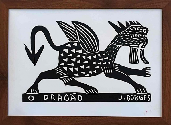 J. BORGES  -  Rotogravura | Título: O Dragão | Assinada na chapa: CID | Medidas: 21 x 30 cm.  Esta reprodução  acompanha moldura com acetato. Nota: O acetato protege a obra e substitui o vidro, evitando acidentes durante o envio.