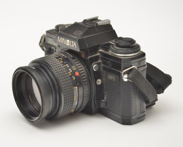 Câmera fotográfica analógica modelo Minolta X-700, corp