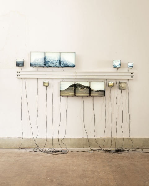 Marcelo Moscheta (1976) - Universalis Cosmographia, 2013, Instalação. Ferro, alumínio, duratrans, le