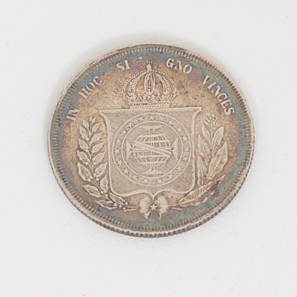 128) NUMISMÁTICA, Brasil, Império, moeda, 500 reis 1855, prata (916 milésimos), 3 sistema monetário, 2 tipo, 6,2gr., 25,5 mm diâmetro, 1,3 mm espessura, bordo serrilhado, 2 reinado, D. Pedro II, muito bom estado de conservação,anverso: dístico do valor de face, circundado por guirlanda de tulipas, na orla a legenda PETRUS II D. G. CONST.IMP. ET PERP. BRAS. DEF., seguido do ano de cunhagem feita a época na Província do Rio de Janeiro; reverso: noenxergo brasão do império encimado pela legenda IN HOC SIGNO VINCES.