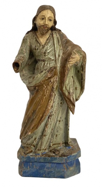 BAHIA SÉC. XIX - Rara imagem sacra esculpida em madeira nobre policromada representando SÃO JOSÉ sobre base. Olhos de vidro. Mede 24cm altura.