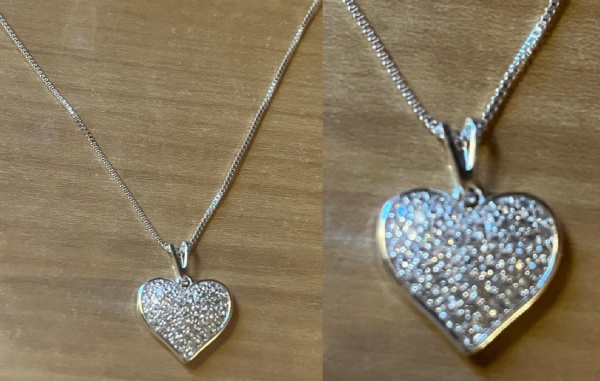 BELISSIMO COLAR   PRATEADO COM CORAÇÃO EM ZIRCONIAS  LINDO E LUXUOSO CONFORME A FOTO EXIBIDA  !!