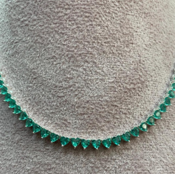 COLAR EM PRATA 950 COM ZIRCONIA VERDE - BÉLISSIMO COLAR EXTRA LUXO MARAVILHOSO CONFORME A FOTO EXIBIDA  R$ 900