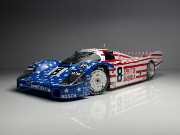 Porsche 956L Follmer, Morton, Miller 25H Le Mans 1986 Branco, Vermelho e Azul #8 - Minichamps Escala 1/18 miniatura em metal diecast. Possui caixa original. Carro de coleção com aprox 25CM. Possui partes moveis conforme fotos. CAR18.