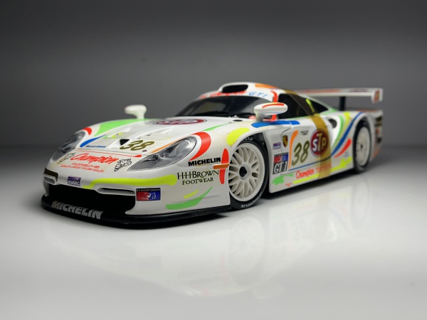 1998 Porsche 911 GT1 J. Boutsen, R. Kelleners Branco, A