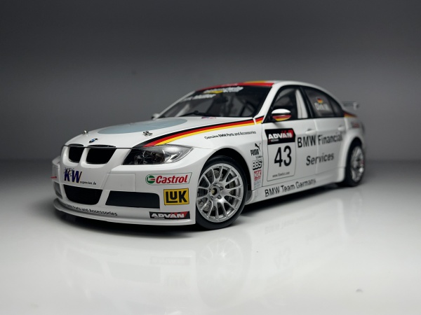 2006 BMW 320si WTCC Team Germany #43 D. Muller Branco - Autoart Escala 1/18 miniatura em metal diecast. Possui caixa original. Carro de coleção com aprox 25CM. Possui partes moveis conforme fotos. CAR18.