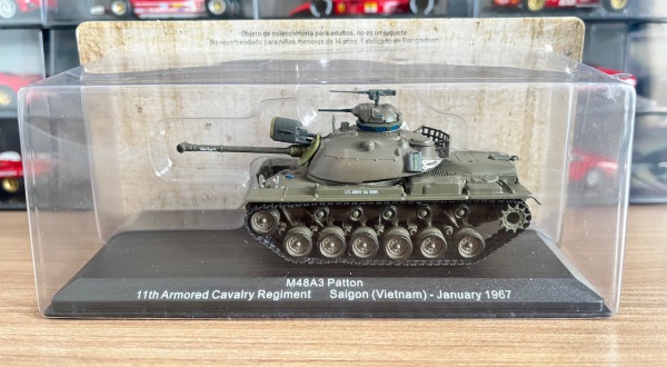Miniatura tanque M48A3 Patton. Saigon, Vietnam (Janeiro 1967). Coleção Tanques de Combate Edição Espanhola. Escala 1/72, aprox. 12,5cm. Acompanha revista. Embalagem Lacrada. Conforme fotos.