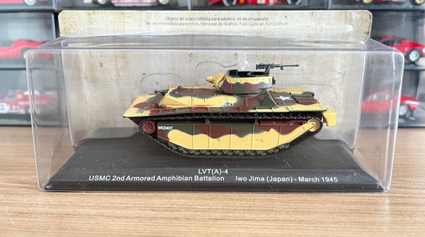 Miniatura tanque LVT (A)-4. Iwo Jima, Japão (Março 1945). Coleção Tanques de Combate Edição Espanhola. Escala 1/72, aprox. 11cm. Acompanha revista. Embalagem Lacrada. Conforme fotos.