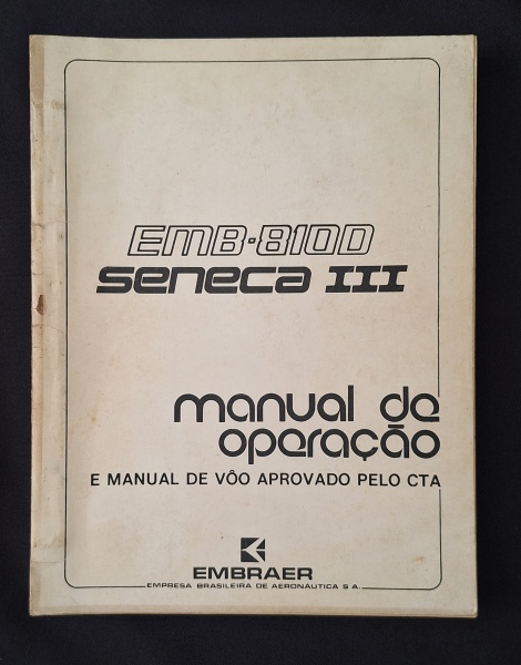 Manual de operação EMB-8100 Seneca III. Paginação seriada, ilustrado. Editado em 1982 pela EMBRAER; raro
