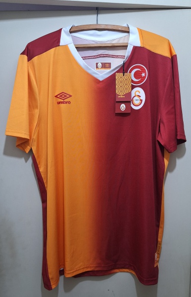 Camisa do time de volei masculino do Galatasaray, da Turquia. Original; sem uso