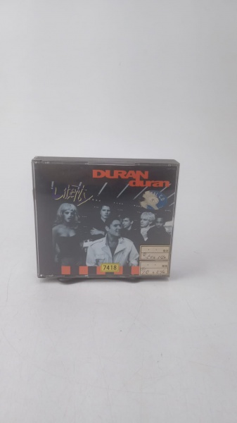 CDs Duran Duran - Liberty Japonês. CDs usados, em bom estado geral. A capa apresenta leves marcas de manuseio, compatíveis com o tempo de uso. A mídia está visualmente bem conservada, sem riscos aparentes que comprometam a leitura. O produto não foi testado. Envio bem embalado e com todo cuidado. Dimensões:  14 cm x 12 cm x 2,5 cm. Peso: 0,416 kg.