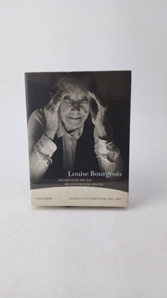 Marie-Laure Bernadete e Hans Ulrich Obrist; Louise Bourgeois - Destruição do Pai, Reconstrução do Pai; 2000; Editora: Cosac & Naify; São Paulo; Idioma: Português; 384 páginas. Livro em bom estado de conservação. Bordas das páginas levemente amareladas. Dimensões: 15 cm x 20,5 cm x 2,7 cm. Peso: 0,970 kg.