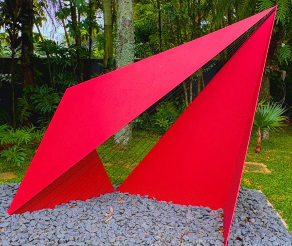 GABO VERMELHO HORIZONTAL AÇO, TINTA AUTOMOTIVA E BORRACHA, 250 X 200 X 100 CM (2023)