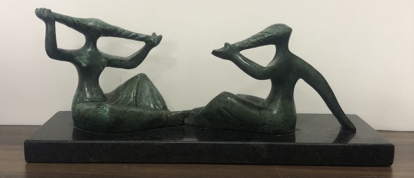 Ceschiatti - Linda escultura " Yara" de Alfredo Ceschiatti feita em bronze cinzelado sobre base de granito de cor preta. Assinada na peça medidas base 31 x 10 a peça tem 26 cm