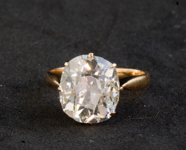 RARO ANEL EM OURO 14K CIRCA 1880 COM DIAMANTE CUSHION CUT DE 5,16 QUILATES CERTIFICADO EM LABORATÓRI