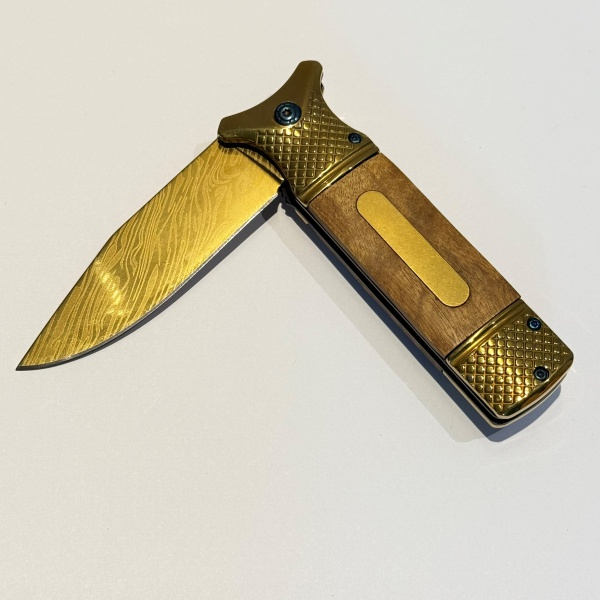 Lote 55 (NOVO)Canivete dourado. Medidas aproximadas: fechado 12cm comprimento X 2,7cm ... Valor inic