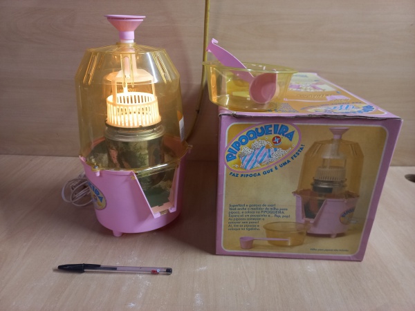 Antigo brinquedo Pipoqueira da Estrela anos 80,em bom estado de conservação como mostram as fotos, a mesma segue ligando porém sem testes específicos e nem garantias futuras, produto novo de estoque antigo.