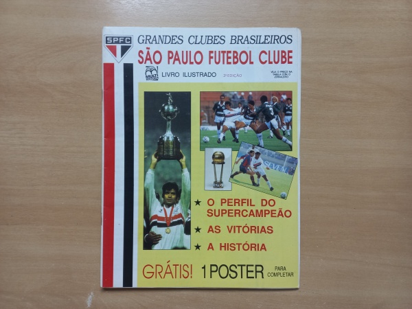 Álbum de figurinhas Grandes Clubes Brasileiros São Paulo Incompleto Multi editora ano de 1993, o mesmo acompanha um pôster de figurinhas incompleto, em ótimo estado de conservação como mostram as fotos.