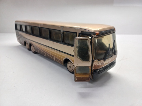 Antiga e Rara Miniatura Ônibus Mercedes-Benz O-370 da Supermini Arpra dos anos 80/90 medindo 32x7, no estado como mostram as fotos.