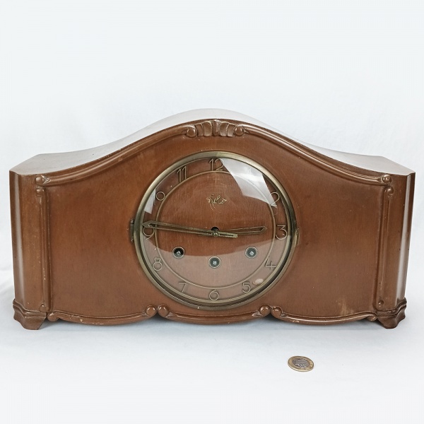 CARRILHÃO: relógio de mesa/balcão da marca Silco, vendido no estado cf fotos, sem garantias. Desconhecemos sobre o funcionamento. Possui a máquina completa e a chave. | 25cm h x 49cm x 14cm