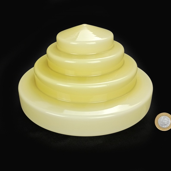 ART DÉCO raro bojo para luminária ou lustre em vidro opalinado amarelo, muito bem conservado. | 20cm diâm e 10cm diâm do bocal.