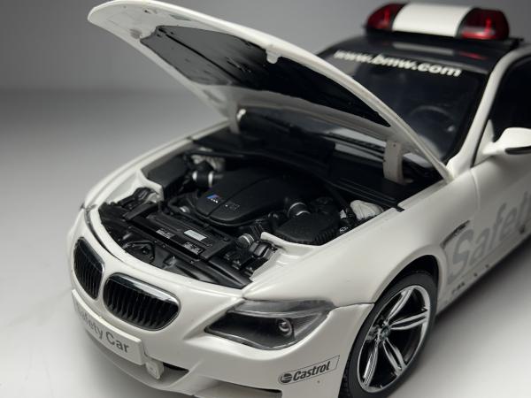 BMW M6 Branco Safety Car - Kyosho Escala 1/18 miniatura