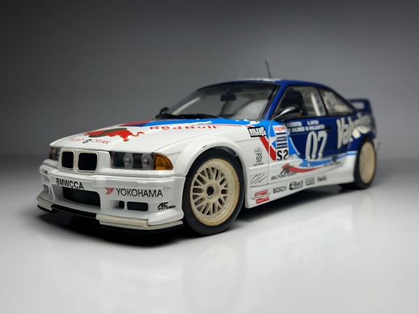 BMW M6 Branco Safety Car - Kyosho Escala 1/18 miniatura