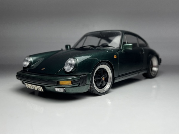 Minichamps100063030 PORSCHE 911 CARRERA CABRIOLET 3.2 – 1983 Red 1/18