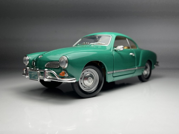 1966 Volkswagen Karmann Ghia Azul Claro - Road Signatur