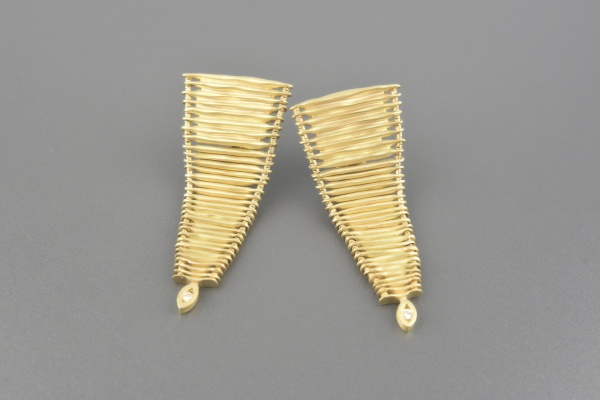 H STERN Brincos em Ouro Amarelo 18k com Aprox. 6pts de Brilhantes - Tamanho 4.7x2.0cm - Peso: 16,7 g