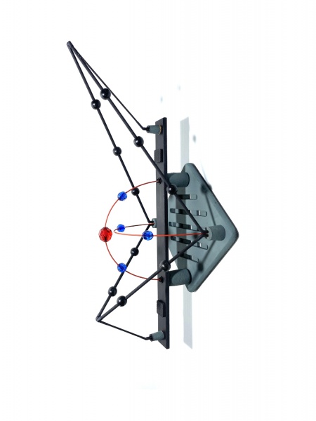 Escultura abstrata feita de madeira com detalhes nas cores preto e cinza com belos acabamentos. Obra única, assinado HDG no fundo. Dimensões: 42 cm x 20 cm x 19 cm. Recentemente, descobri minha paixão por criar esculturas abstratas, utilizando hastes de madeira e diversos tipos de materiais. Cada peça é uma combinação única de formas e cores, onde a simplicidade do material encontra a complexidade da criatividade. Meu trabalho busca criar composições artísticas que instigam a imaginação e despertam novas perspectivas.