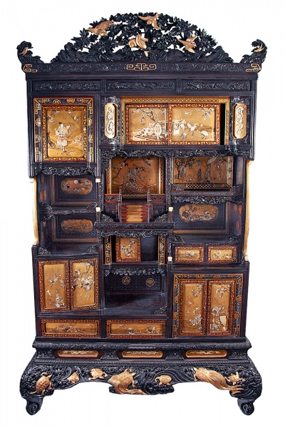 Monumental shibayama japonesa inteiramente construída em madeira nobre, no padrão do período Meiji (